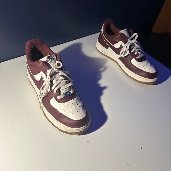 Nike Air Force 1 '07 LV8 'College Pack Maroon - Picture 3 of 5